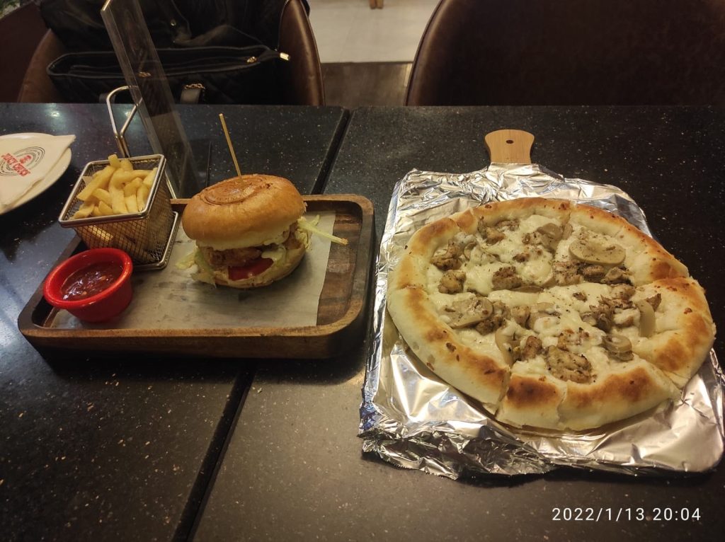 JUICY CHUCK-Place for juicy food lovers-Chaskaclub